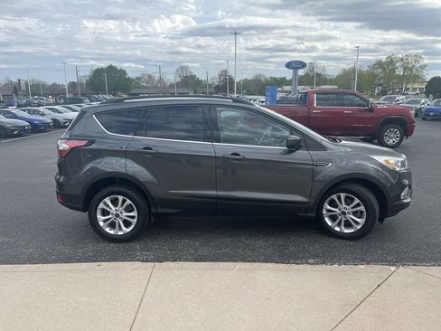 Used 2017 Ford Escape SE w/ Equipment Group 201A FWD image 10