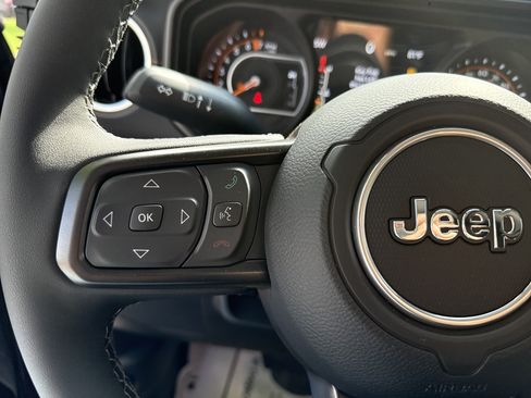 New 2025 Jeep Gladiator Sport AWD/4WD image 26