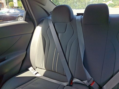 Used 2023 Hyundai Elantra SEL FWD image 18