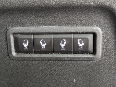 Used 2023 Jeep Wagoneer L Series II RWD image 8