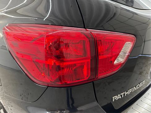Used 2020 Nissan Pathfinder S AWD/4WD image 32