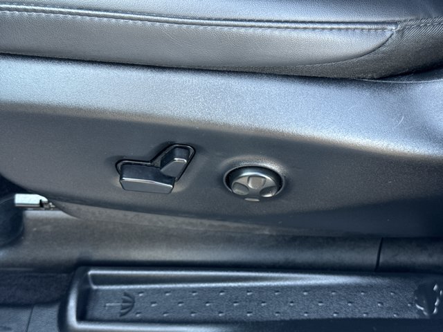 Used 2025 Chrysler Pacifica Select FWD image 14
