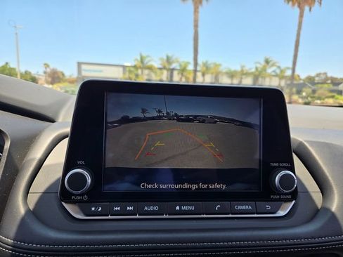 Used 2024 Nissan Rogue S FWD image 9