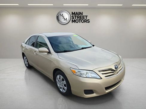 Used 2010 Toyota Camry LE image 6