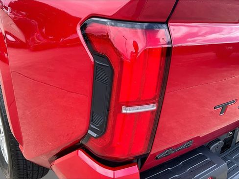Certified 2026 Toyota Tacoma SR5 AWD/4WD image 28