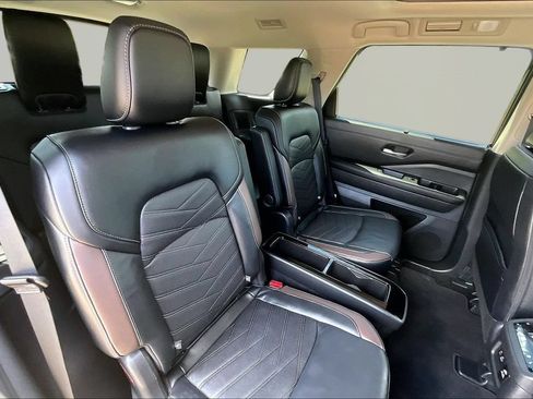Used 2024 Nissan Pathfinder Platinum AWD/4WD image 27