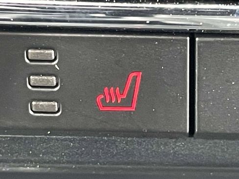 Used 2025 Ford F150 Lightning XLT image 19