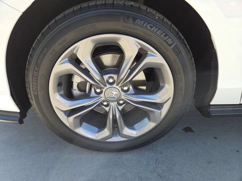 Certified 2024 Honda Accord EX image 11