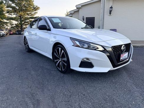 Used 2019 Nissan Altima 2.5 SR w/ SR Premium Package FWD image 3