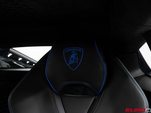 Used 2023 Lamborghini Huracan EVO image 36