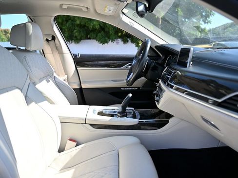 Used 2018 BMW 750i 750i image 21