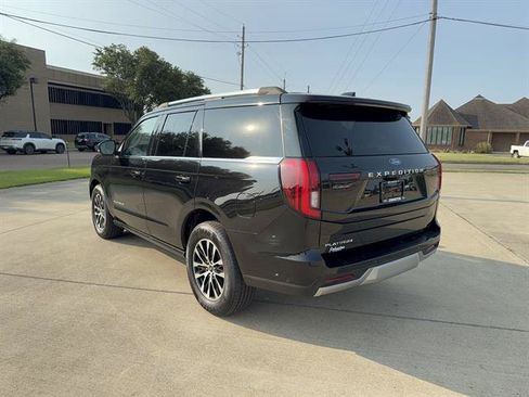 Used 2025 Ford Expedition Platinum AWD/4WD image 5