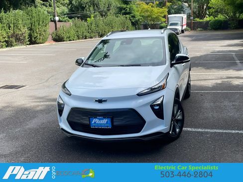 Used 2023 Chevrolet Bolt EUV LT w/ Convenience Package FWD image 1