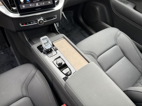 Used 2025 Volvo XC90 B6 Plus image 26