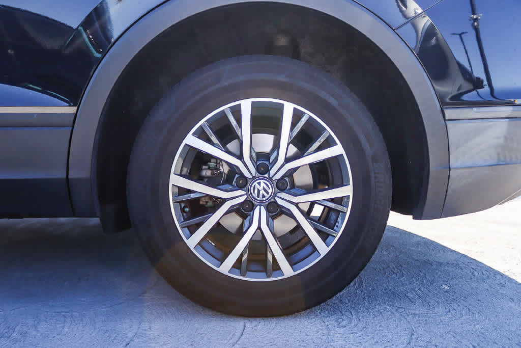 Used 2019 Volkswagen Tiguan SE w/ Panoramic Sunroof Package FWD image 10