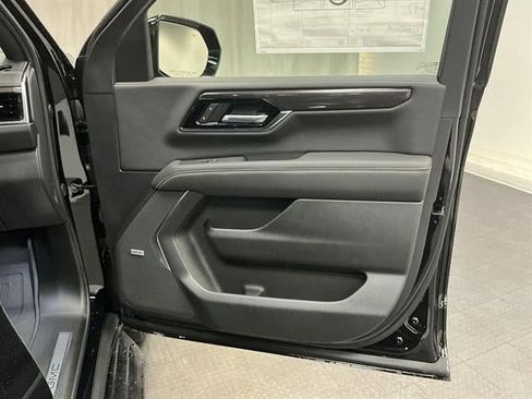 New 2026 GMC Yukon Elevation w/ LPO, Elevation Black Package AWD/4WD image 11