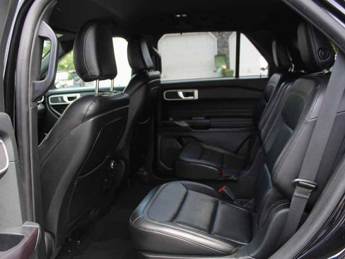 Used 2020 Ford Explorer XLT w/ Equipment Group 202A AWD/4WD image 27