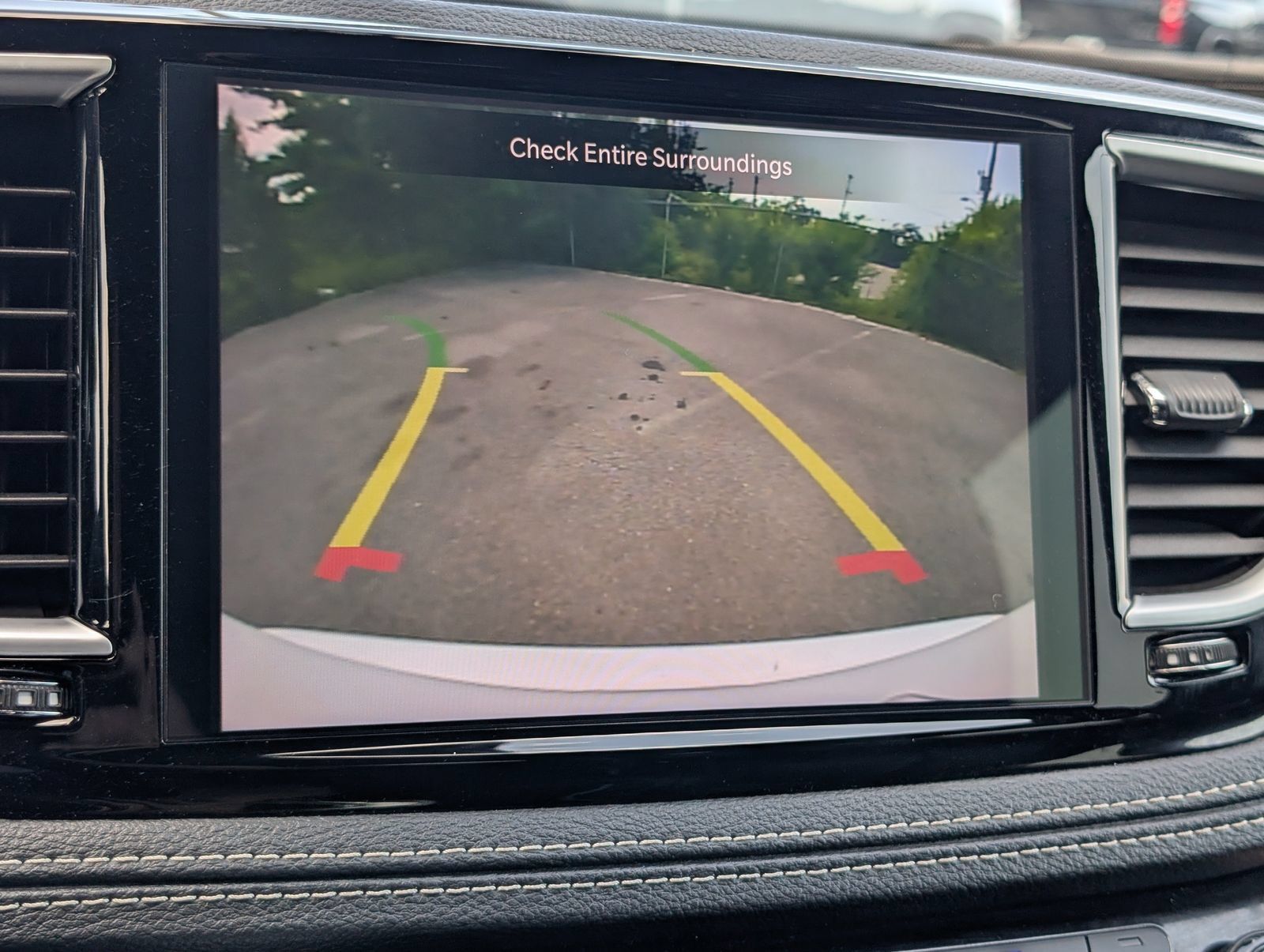Used 2025 Chrysler Pacifica Limited FWD image 21