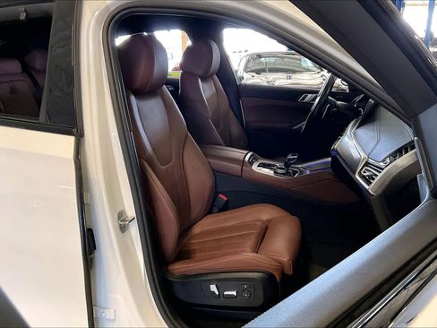 Used 2021 BMW X6 sDrive40i w/ Executive Package image 9