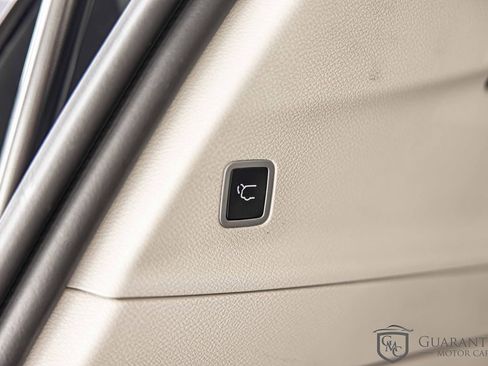 Used 2022 Chrysler Pacifica Touring-L image 19