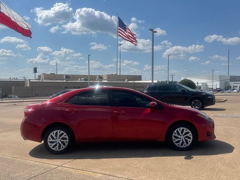 Used 2017 Toyota Corolla LE FWD image 28