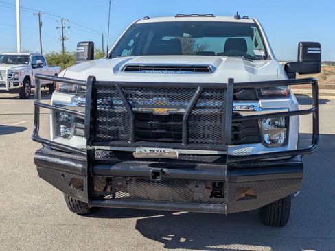 Used 2024 Chevrolet Silverado 3500 LT image 8