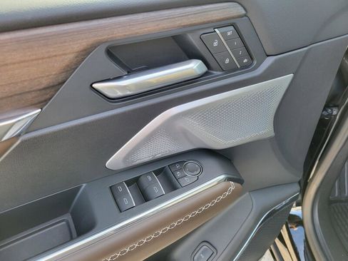 New 2026 GMC Acadia Denali Ultimate w/ LPO, Floor Liner Package image 15