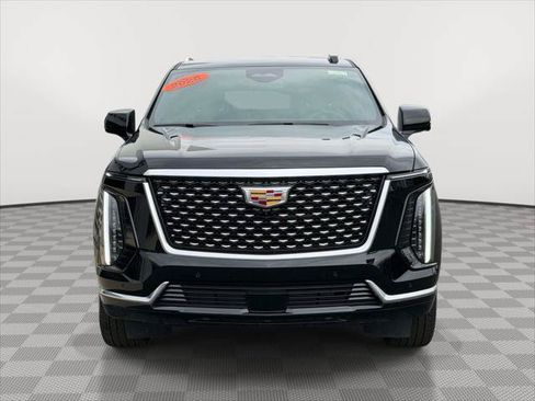 Used 2026 Cadillac Escalade ESV 4WD image 2