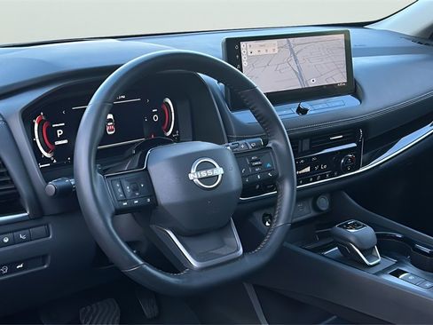 Used 2025 Nissan Rogue SL w/ Tech Package image 13