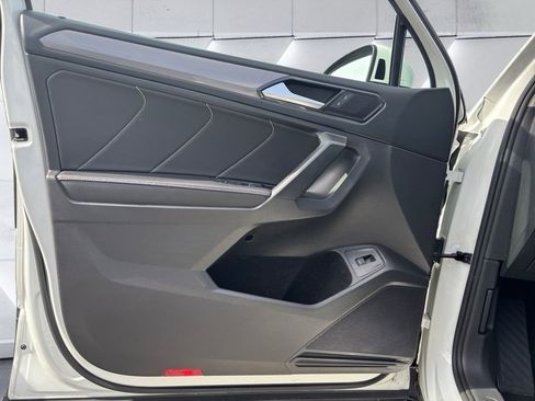 Used 2022 Volkswagen Tiguan SE image 25