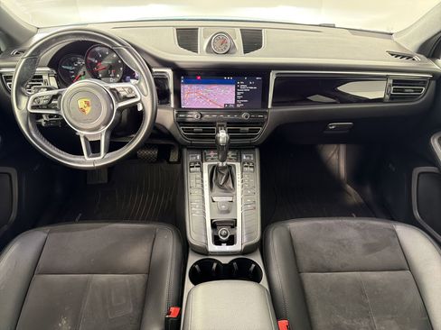Certified 2021 Porsche Macan image 17
