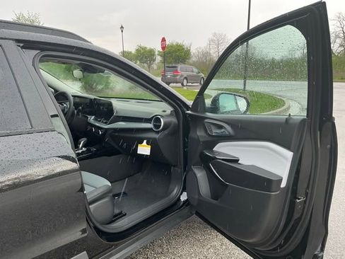New 2026 Chevrolet Trax LT w/ Driver Confidence Package FWD image 16