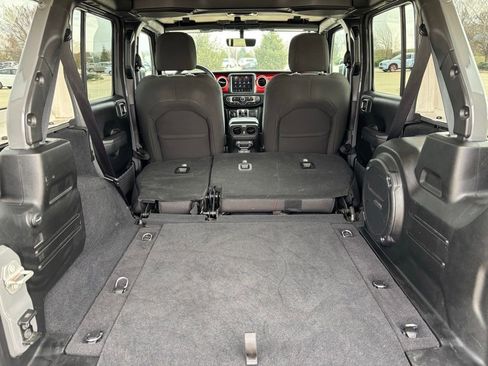 Used 2023 Jeep Wrangler Unlimited Rubicon image 11