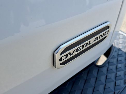 Used 2020 Jeep Gladiator Overland AWD/4WD image 23