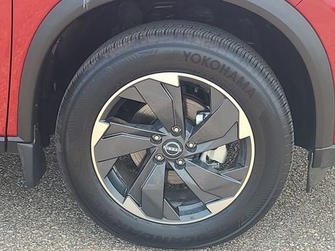 Used 2025 Nissan Rogue SV AWD/4WD image 9