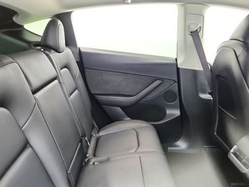 Used 2024 Tesla Model Y Performance image 24