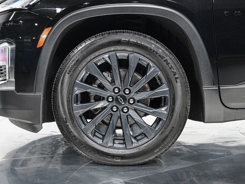 Used 2023 Chevrolet Traverse RS image 3