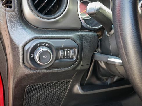 Used 2022 Jeep Wrangler Sport AWD/4WD image 19