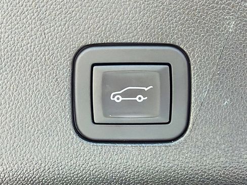 Used 2025 Chevrolet Suburban Z71 AWD/4WD image 12