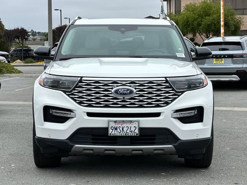 Certified 2023 Ford Explorer Platinum w/ Technology Package AWD/4WD image 9