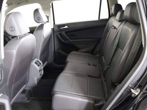 Used 2020 Volkswagen Tiguan SE image 32