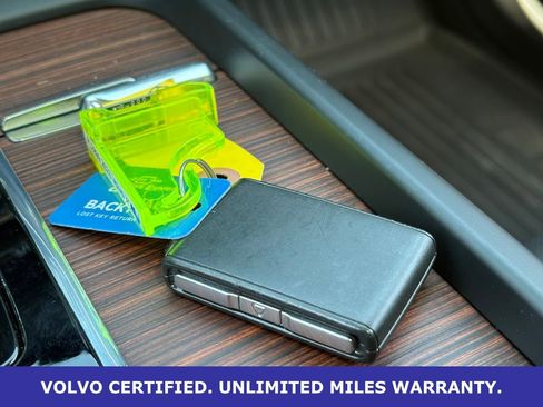 Certified 2023 Volvo XC60 B5 Ultimate w/ Climate Package image 39