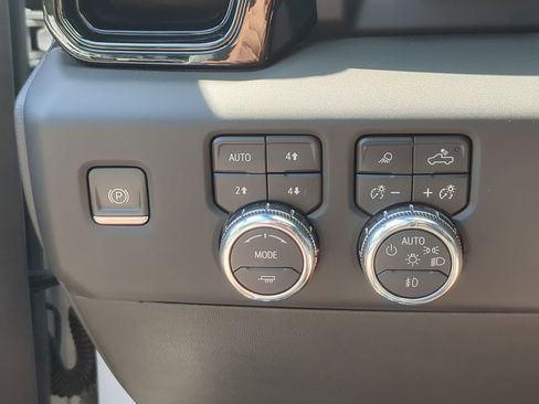 Used 2023 GMC Sierra 1500 AT4X AWD/4WD image 18