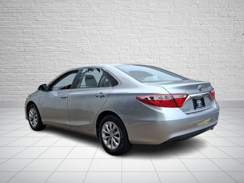 Used 2016 Toyota Camry LE FWD image 4