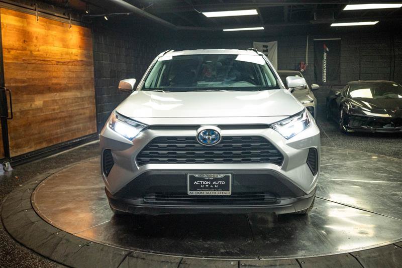 Used 2023 Toyota RAV4 LE AWD/4WD image 4