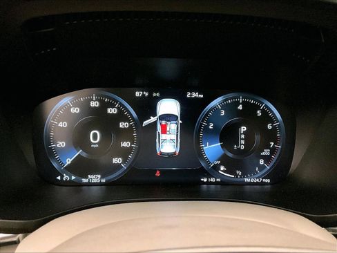 Used 2019 Volvo XC60 T5 Momentum w/ Multimedia Package AWD/4WD image 19