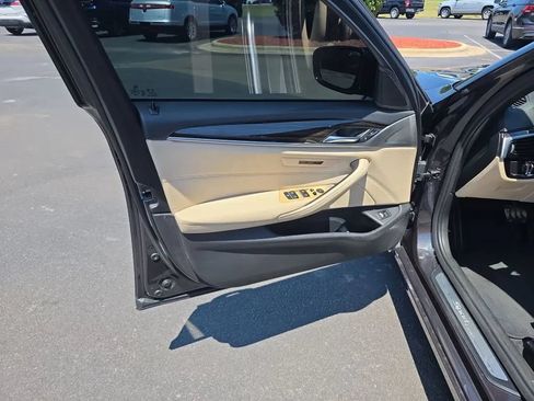 Used 2019 BMW 530i w/ Convenience Package RWD image 39