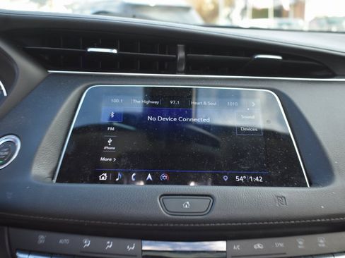 Used 2019 Cadillac XT4 Luxury w/ Cold Weather Package image 18