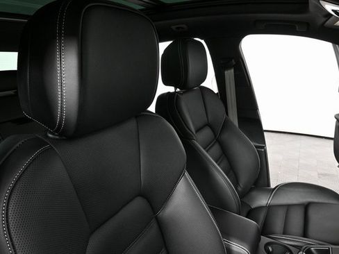 New 2026 Porsche Macan S image 32