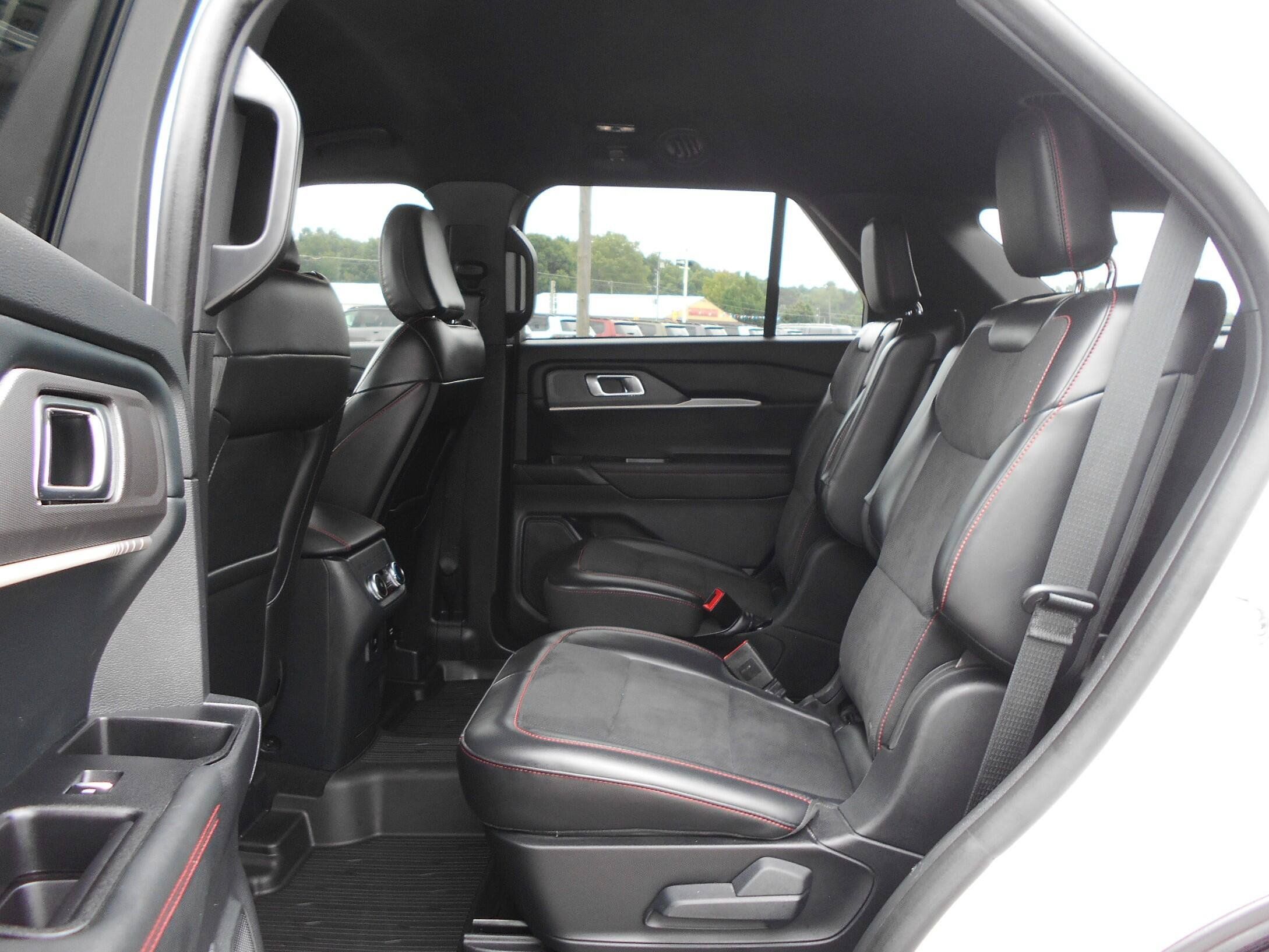 Used 2025 Ford Explorer ST AWD/4WD image 7